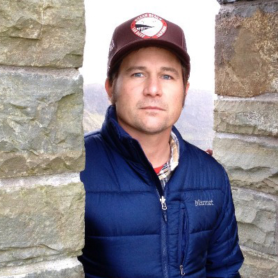 man wearting baseball hat